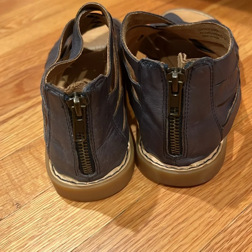 BORN IWA STRAPPY LEATHER SANDAL - Picture 5 of 6